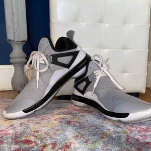 Air Jordan tennis shoes